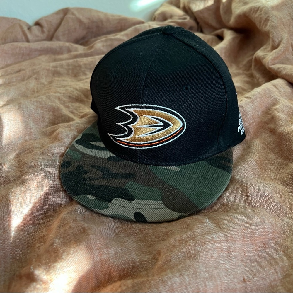 Anaheim Ducks Hat Cap Snap Back Mens Black Camo SGA Hockey Adjustable Logo